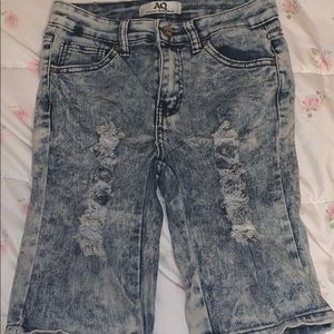 Light washed jean shorts with rips!!